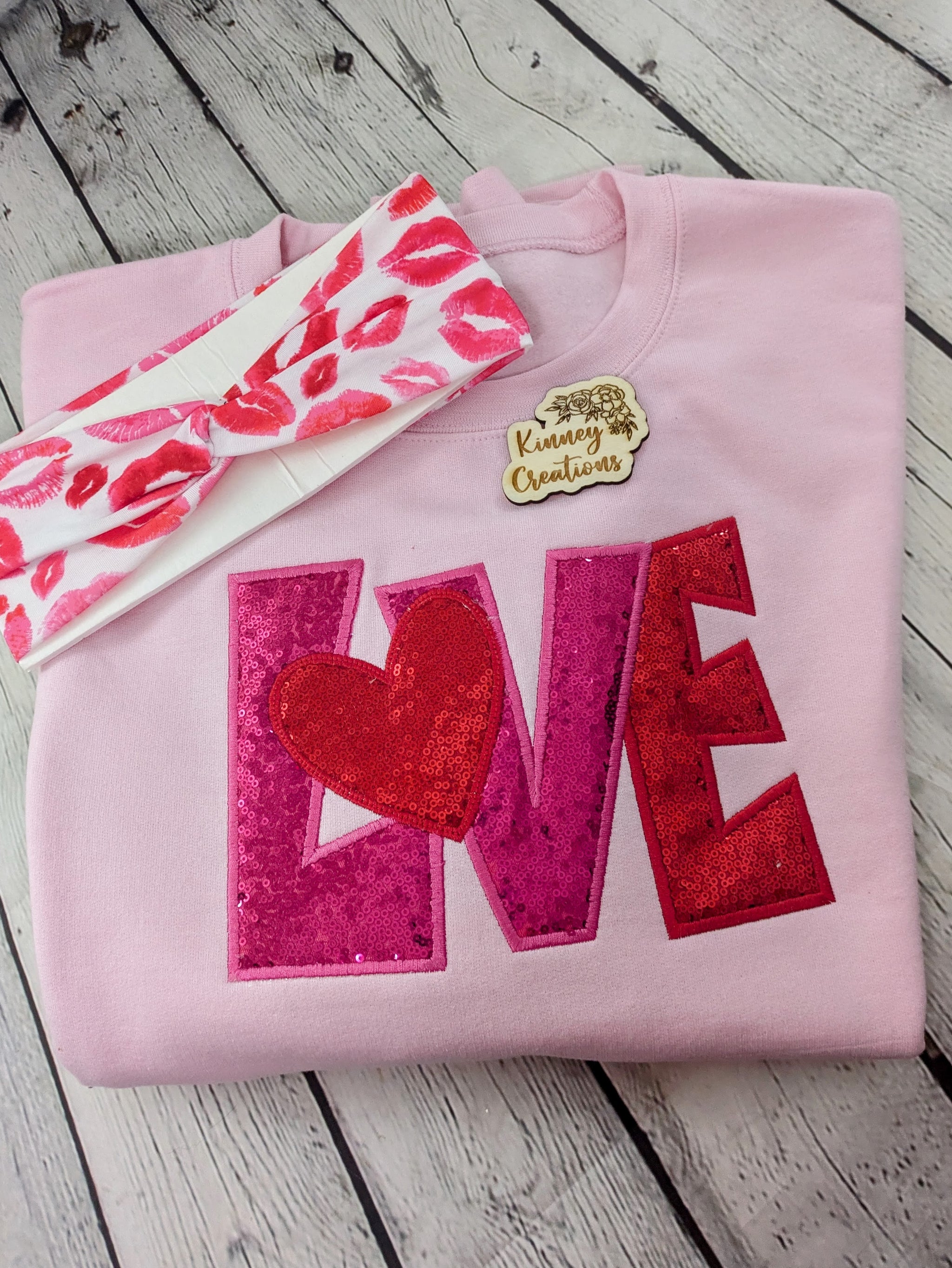 Love_sweatshirt_with_kissing_l