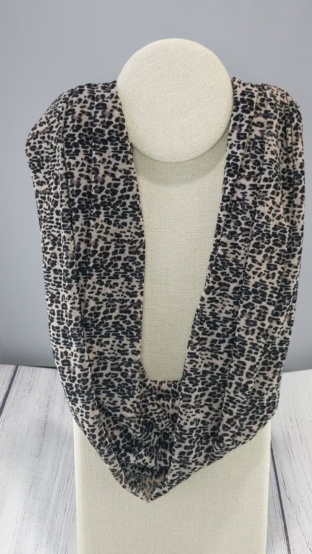Closer view Ladies Cheetah Scarf 