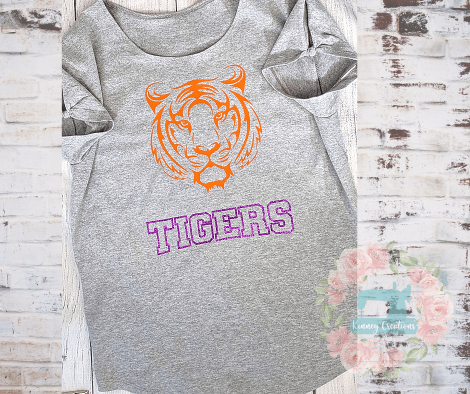 Tiger Outline-Scoop neck/Shirt-tail ladies tee